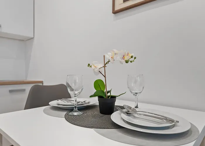 Inner - Near Schoenbrunn & Metro - Self Check-in Apartment *