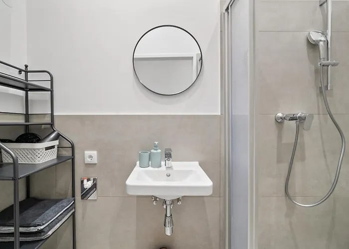 Inner - Near Schoenbrunn & Metro - Self Check-in Vienna
